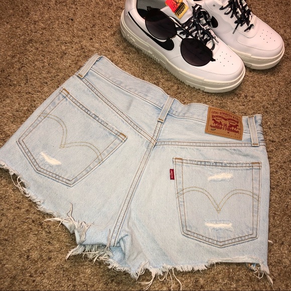 Levi’s Denim Shorts - Picture 2 of 4